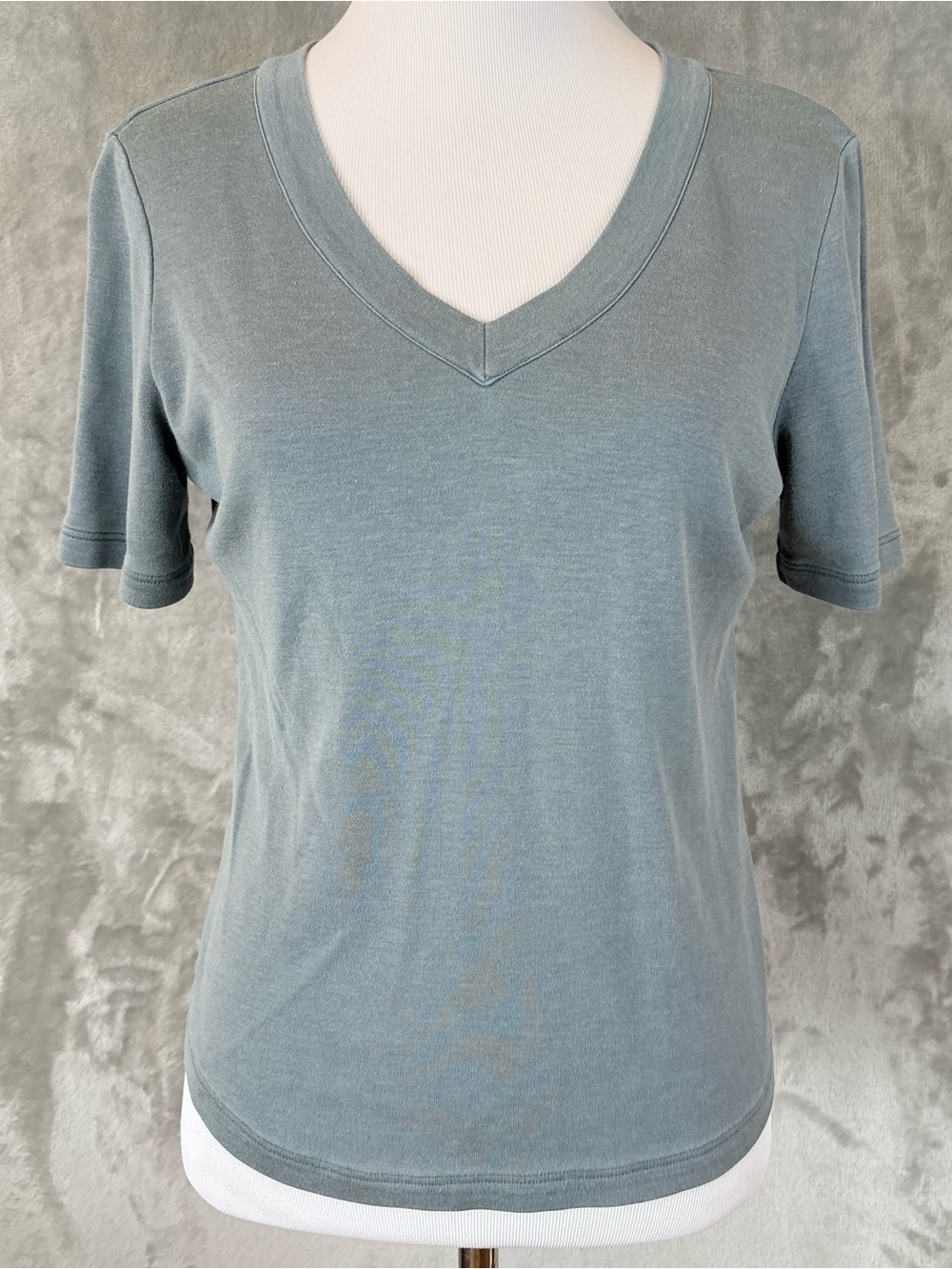 Tommy Bahama Silk Slate Blue Gray V-Neck Short Sleeve Tee Wmn’s S